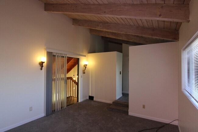 Building Photo - SPACIOUS 3+ BEDROOM SALMON CREEK/MOUNT VISTA MULTI-LEVEL HOME WITH LARGE FENCED YARD!