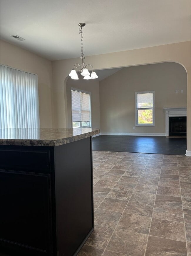 Building Photo - Sensational on Sundown