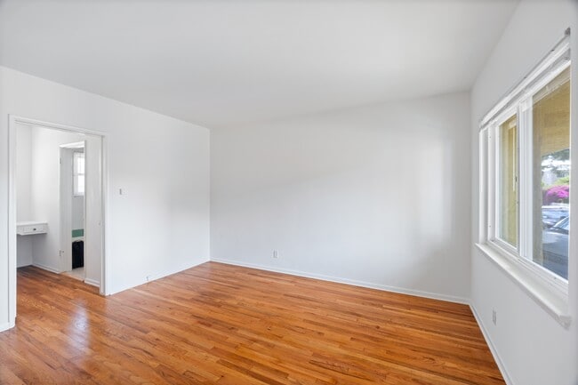 Building Photo - 9620 Braddock Dr