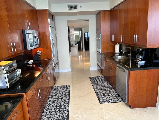 Building Photo - 3200 N Ocean Blvd