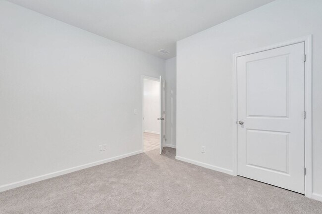 Building Photo - 4 BEDROOMS & FENCED YARD!