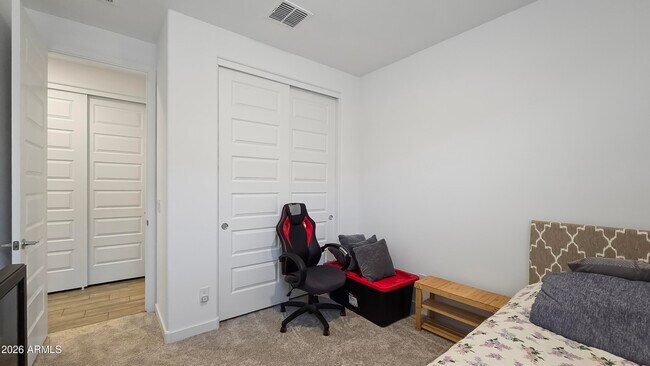 Building Photo - 16839 W Evergreen Rd