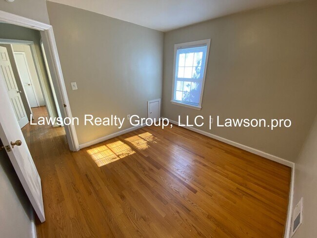 Building Photo - Raleigh Court -Three Bedroom Ranch with Basement