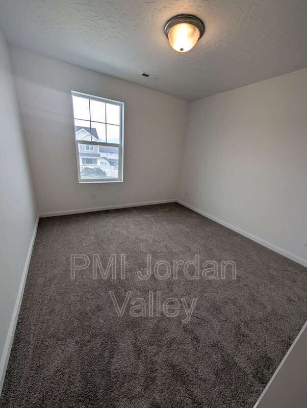 Building Photo - 2123 Wallflower Dr