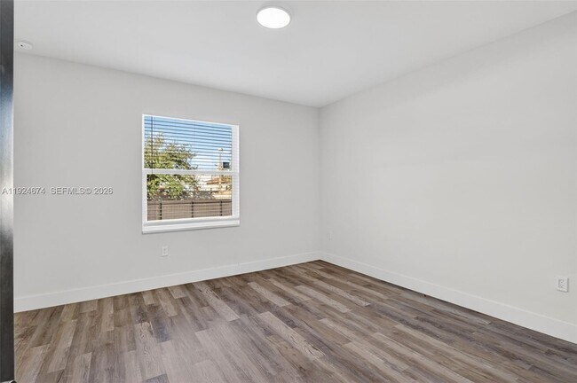 Building Photo - 710 Bedford Point Ave