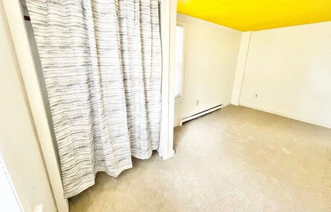 Building Photo - 38 Sherman St