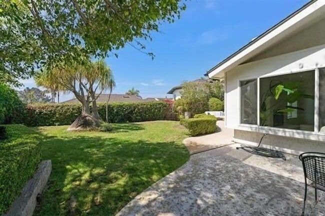 Building Photo - 445 Avenida Primavera