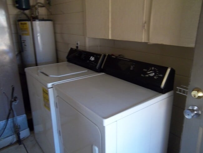 Building Photo - VIDEOTOUR: Don't Blink, This will be gone! PETS WELCOME