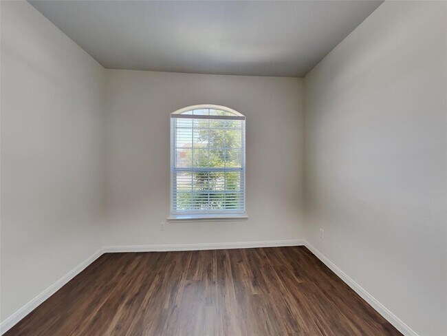 Building Photo - 2037 Vanamen Ct