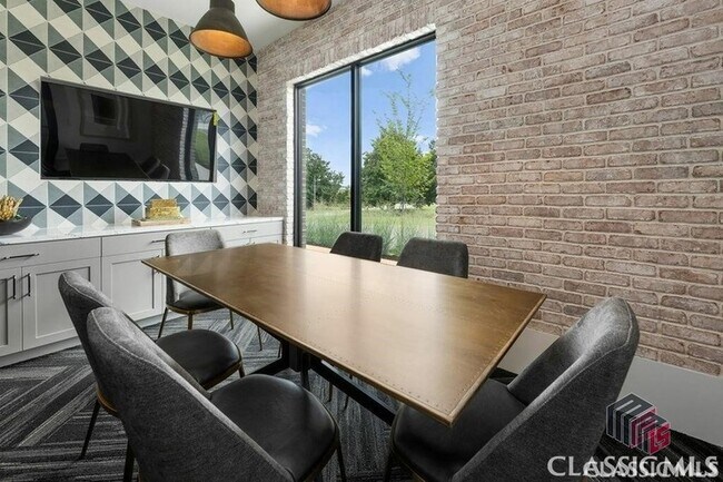 Building Photo - 180 Newton Bridge Rd