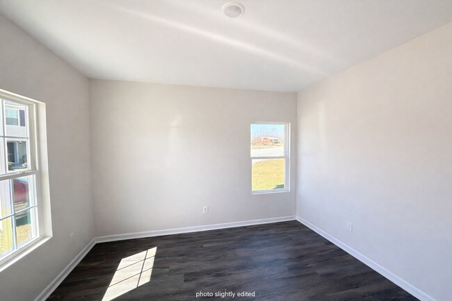 Building Photo - Three bedroom, 2.5 bath townhome in Whitsett