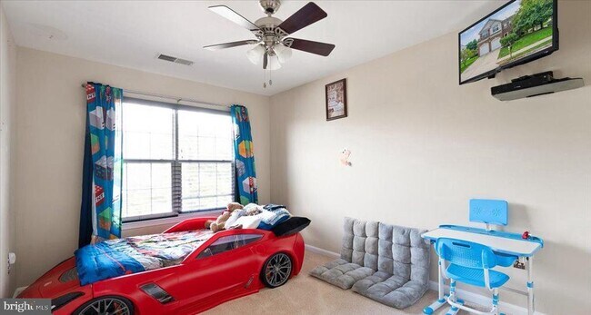 Building Photo - 9750 Granary Pl