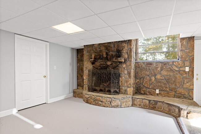 Building Photo - 603 Bitsy Ln