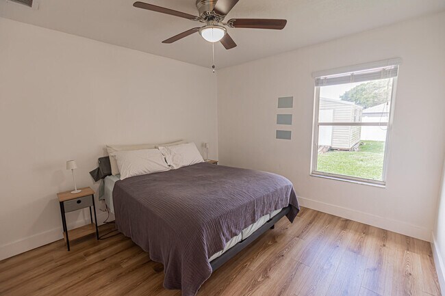 Building Photo - 526 SW Dairy Rd