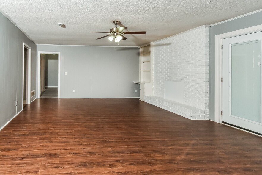 Building Photo - 135 Latonea Dr