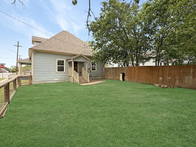 Building Photo - 2424 Mckinley Ave