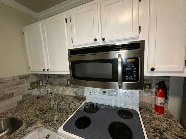 Building Photo - 6609 Poplar Grove Trail