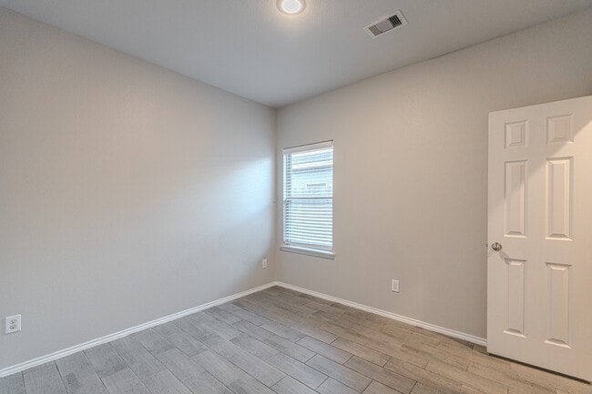 Building Photo - 402 Avenue H