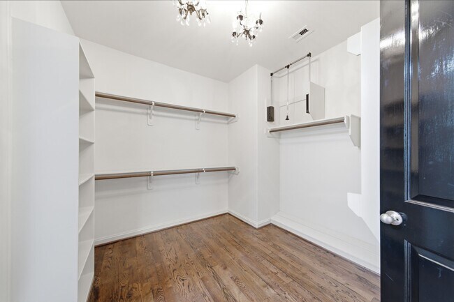 Building Photo - 3219 Maxroy St