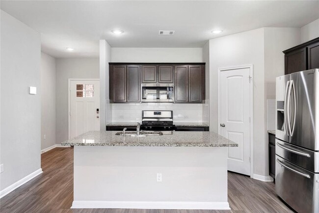 Building Photo - 365 Empress Tree Dr