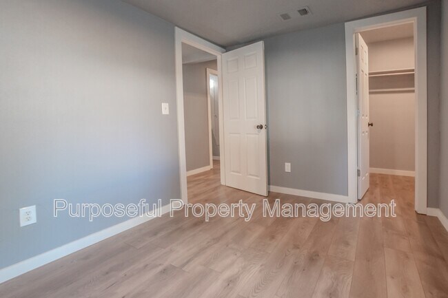 Building Photo - 516 Morrison Ave