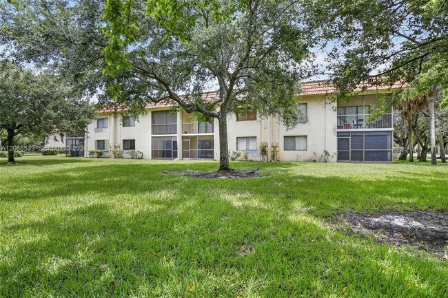 Building Photo - 359 Lakeview Dr