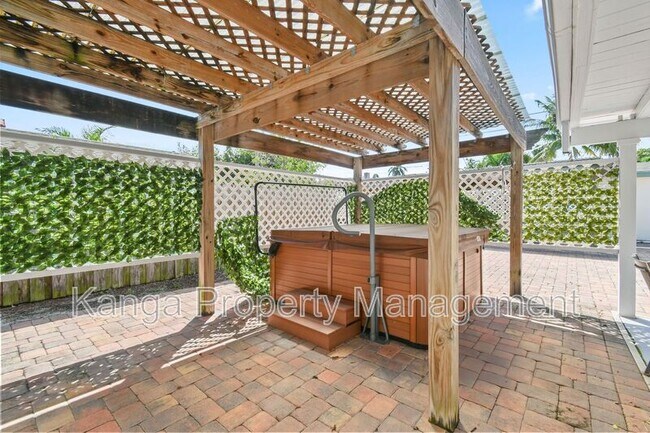 Building Photo - 244 Greymon Dr