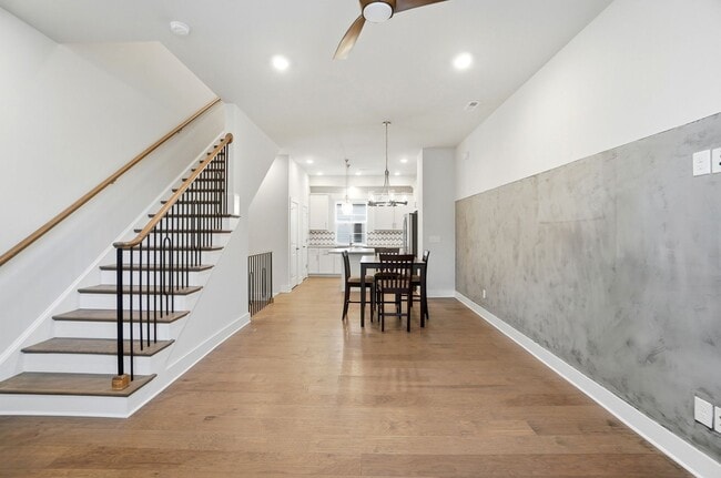 Building Photo - Modern Townhome in the Heart of Plaza Midw...