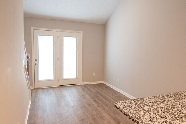 Building Photo - Fantastic, end-unit townhome in desirable Shelton Crossing!