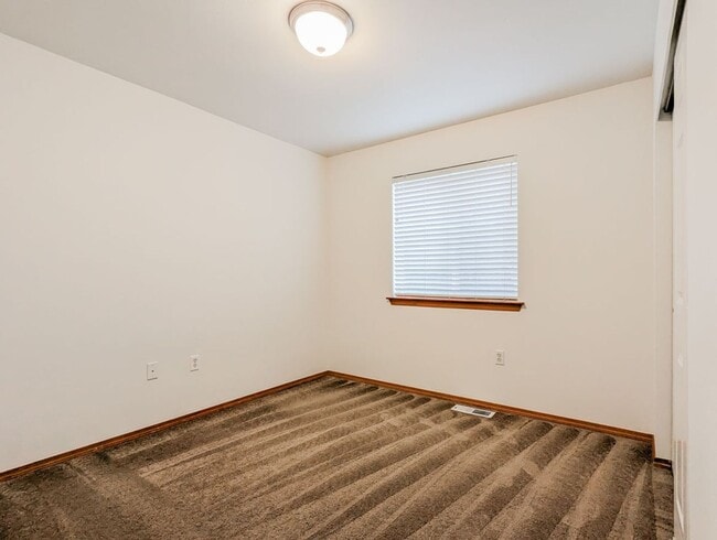 Building Photo - **Move-in Special!!!** Spacious 4 bd, 2.5 ba with 2 car garage and fenced yard!