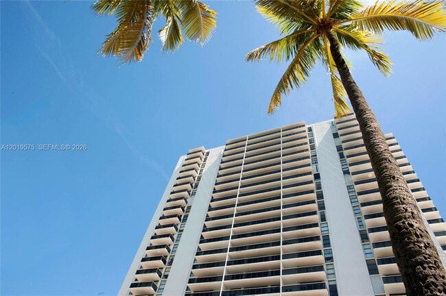 Building Photo - 3675 N Country Club Dr