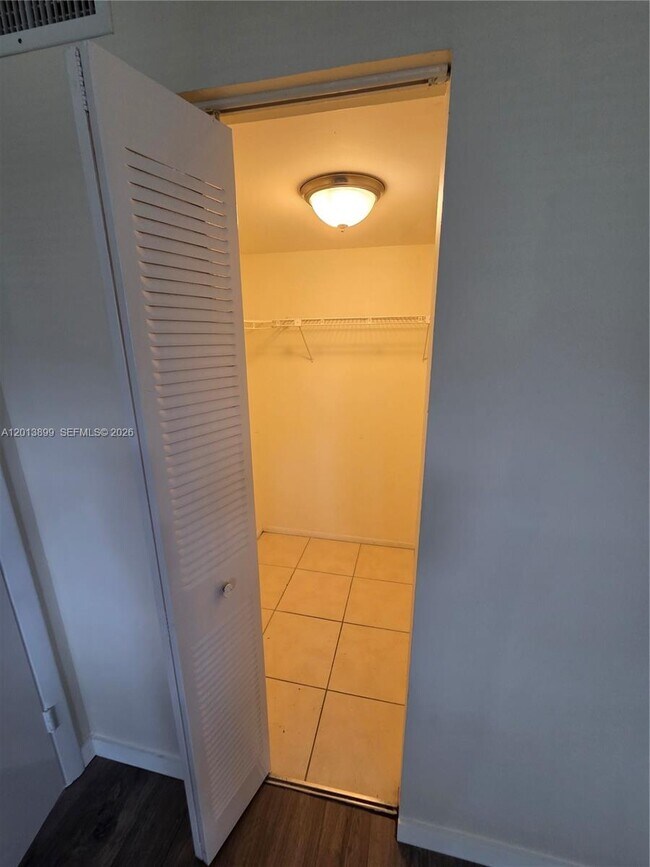 Building Photo - 8051 S Colony Cir