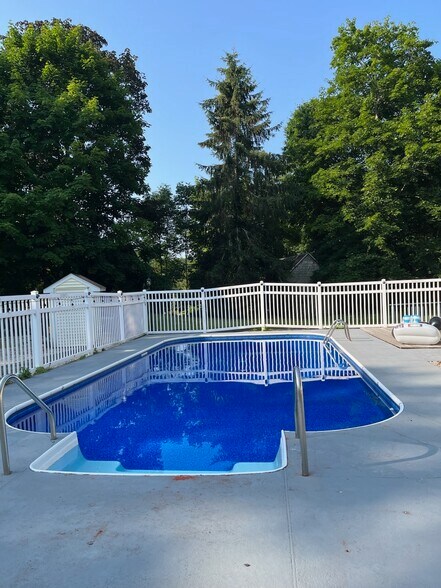 Primary Photo - 592 Long Pond Rd