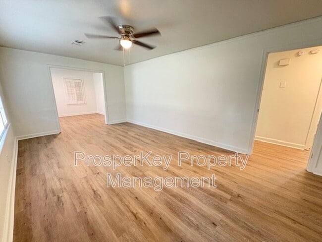 Building Photo - 703 Briarcliff Rd