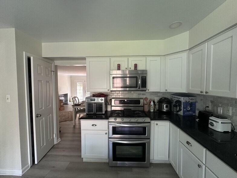 Building Photo - 6012 Loganwood Dr