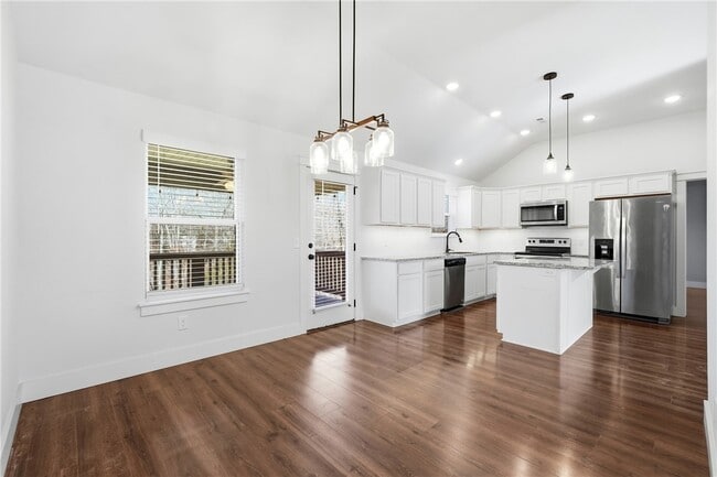 Building Photo - 14 Drew Ln