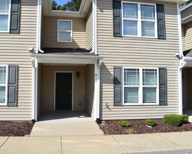 Building Photo - MOVE IN SPECIAL!!! $200 OFF FIRST MONTHS RENT
