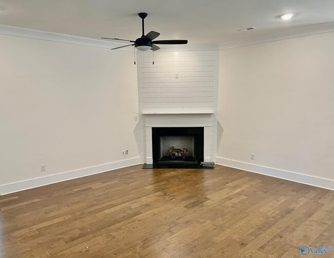 Building Photo - 330 Silo Ln