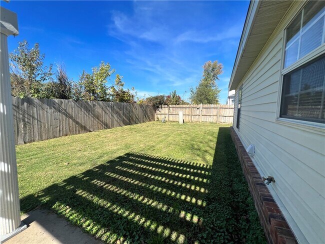 Building Photo - 1102 Tunbridge Dr