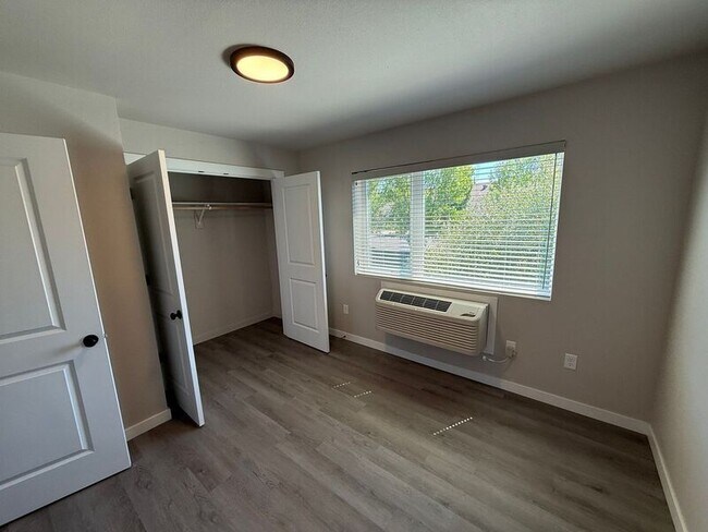 Building Photo - 2915 Waverly Dr SE