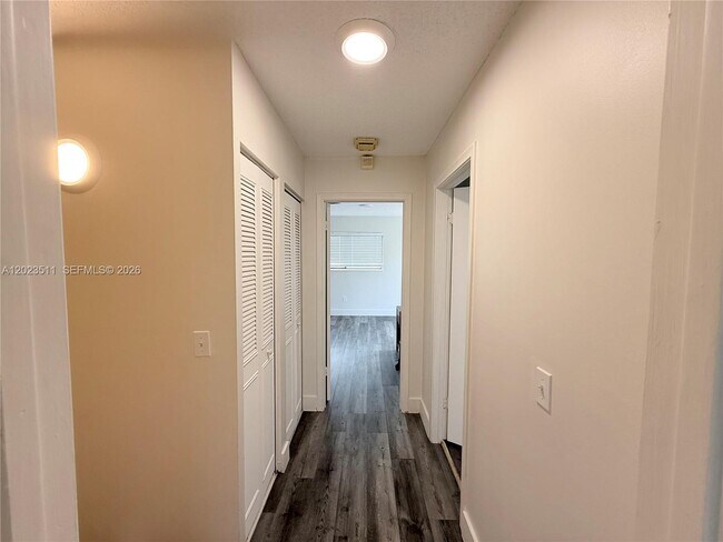 Building Photo - 4300 Landar Dr