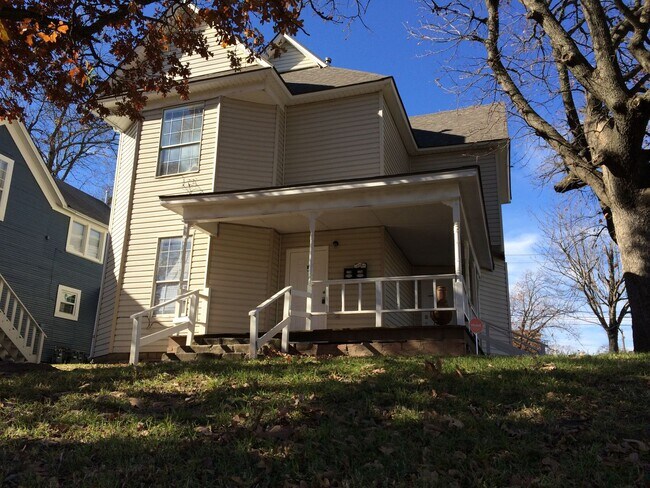 Building Photo - 328 N Philadelphia Ave