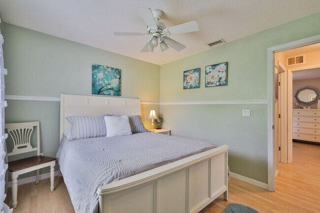 Building Photo - Furnished, Beautifully decorated 3 bedroom...