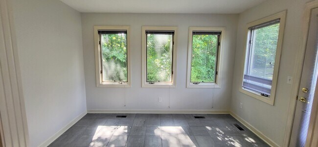 Building Photo - 3015 Hedgerow Pass