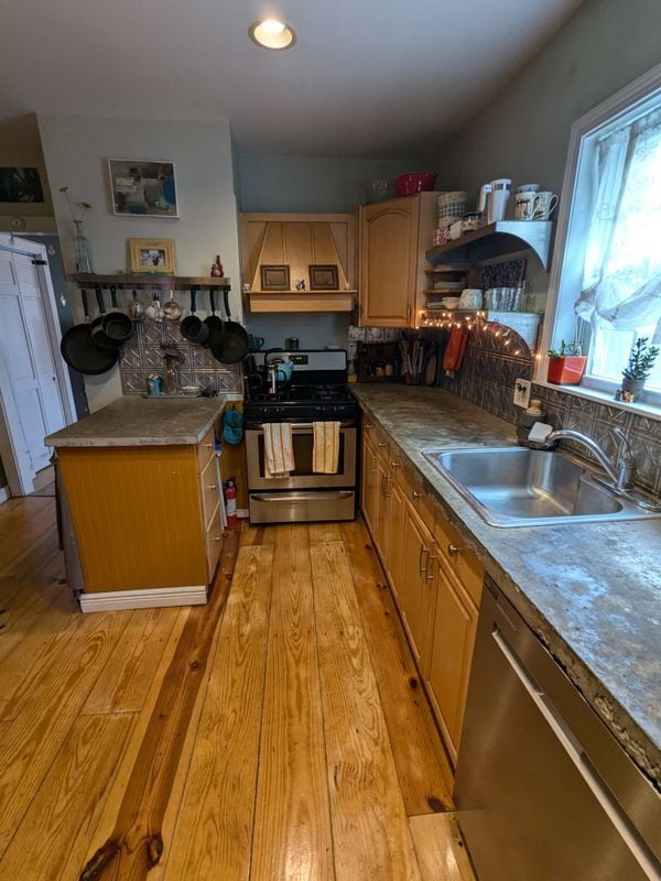 Building Photo - 18 Burnside St