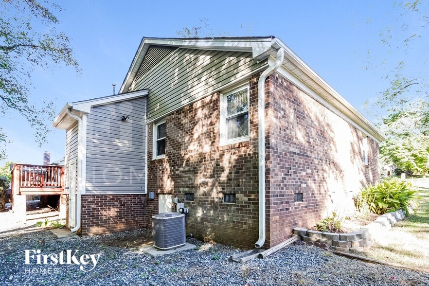 Building Photo - 4923 Shady Pine Dr