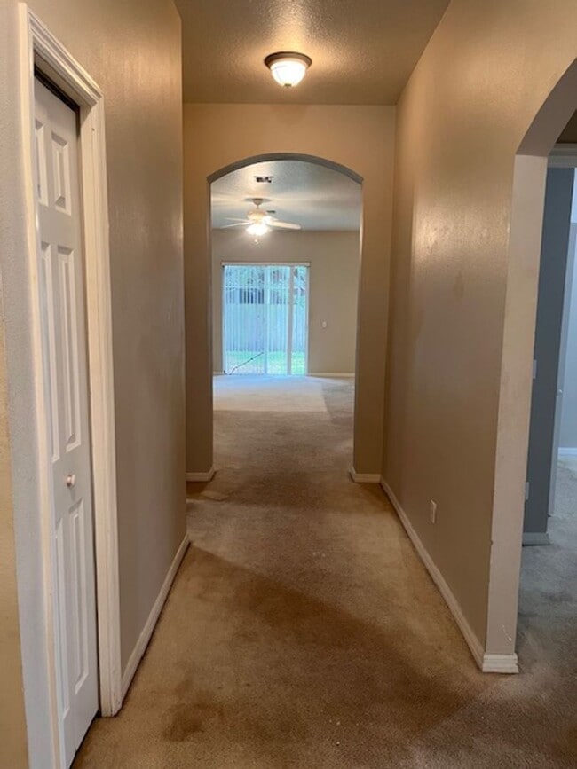 Building Photo - 3 Bedroom 2 Bath