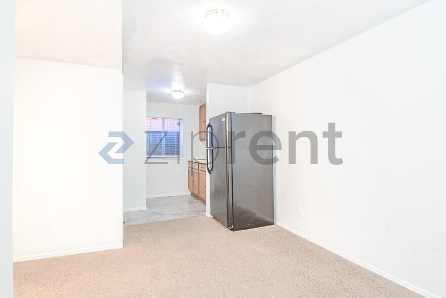 Building Photo - Unit