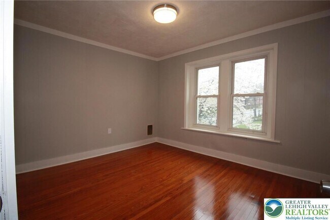 Building Photo - 513 Cattell St