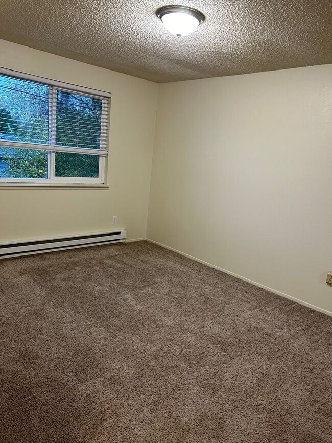 Building Photo - (858) Fox Fire - 2 Bedroom / 1 Bathroom